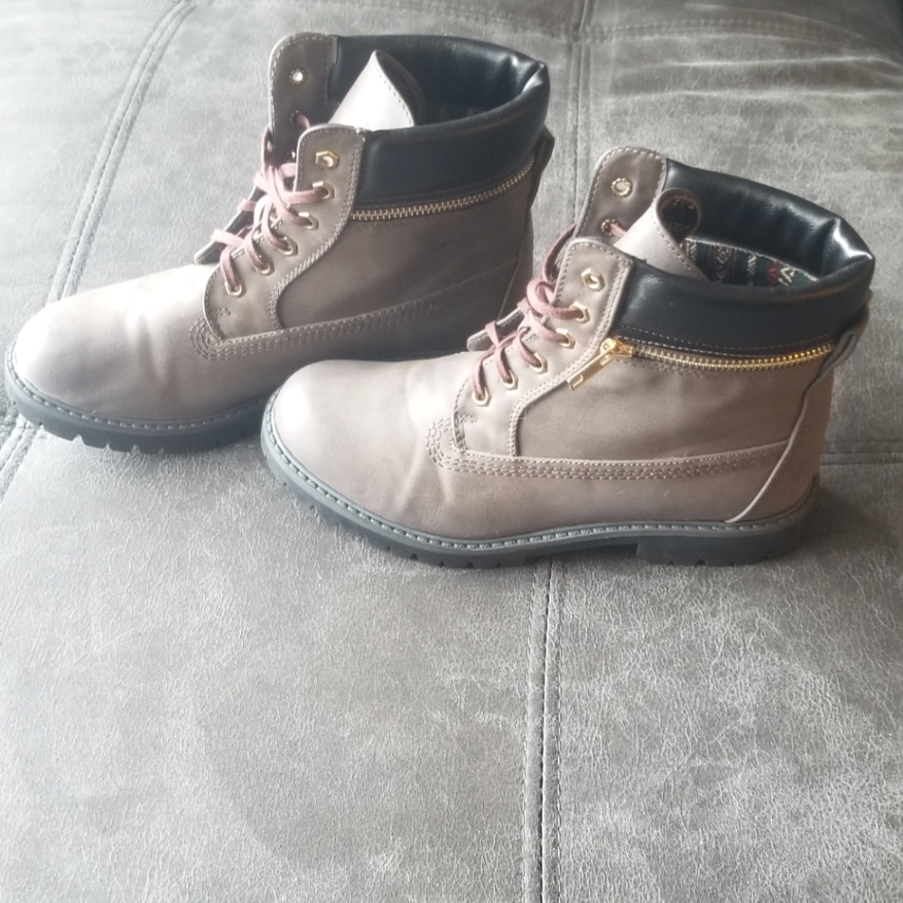 Bella Marie Women Denver Ankle Boots (8.5)